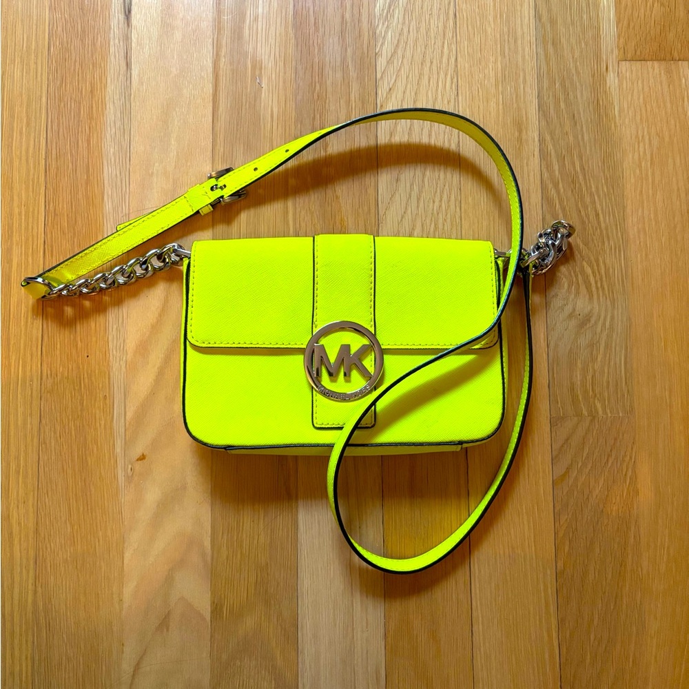 Michael Kors Neon Yellow Crossbody Bag – MK Logo Chain Strap – Statement Piece